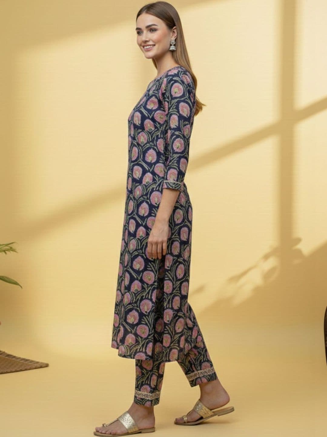 Women Floral Printed Regular Kurta with Trousers & With Dupatta view 5